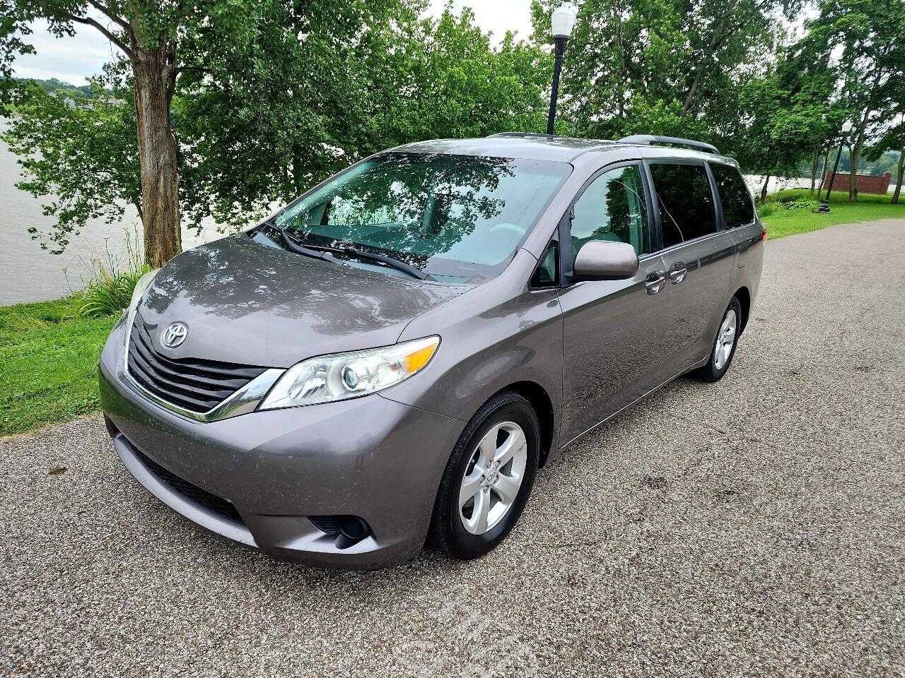 Toyota Sienna LE FWD 8-Passenger V6 2014