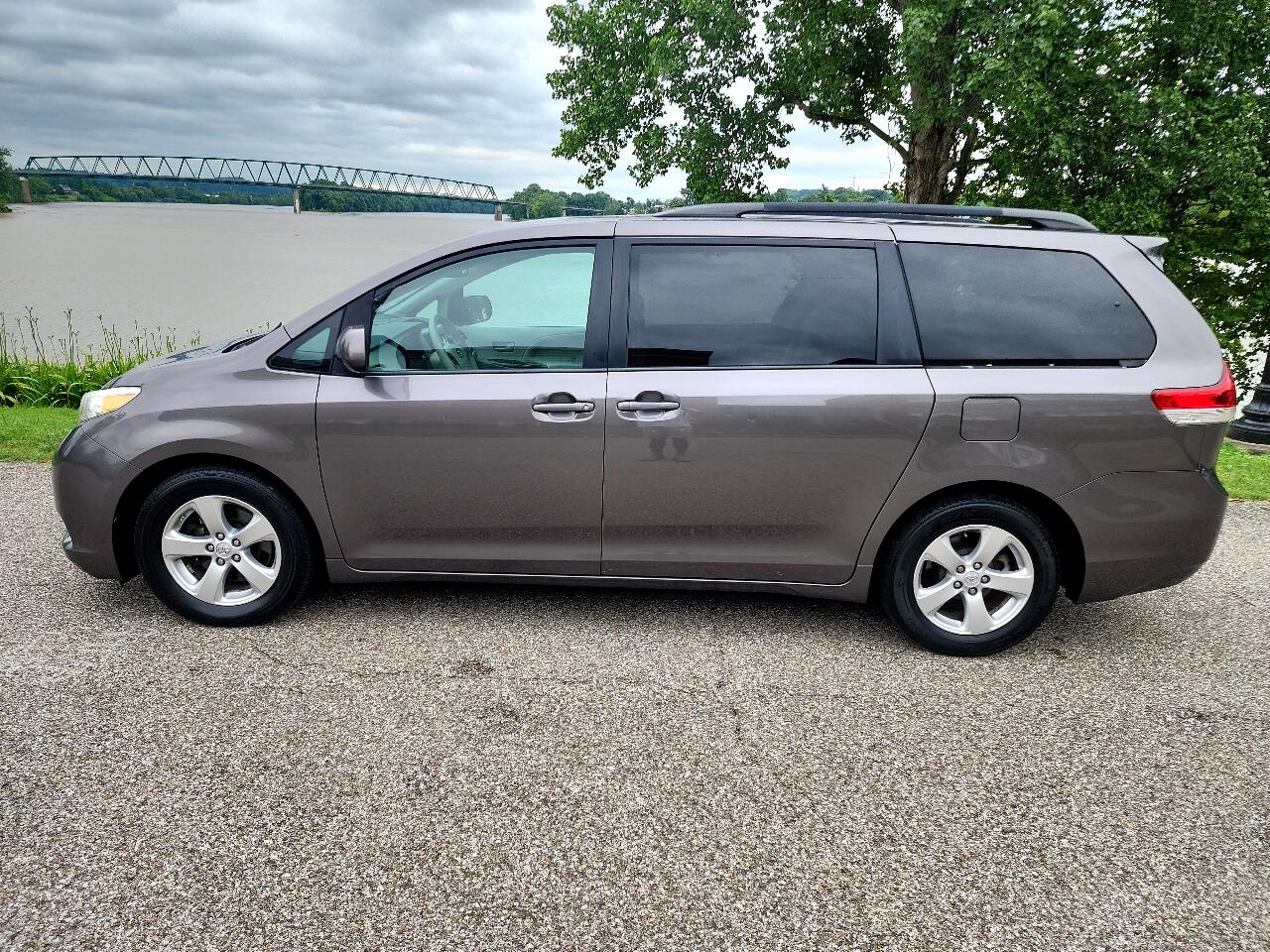 Toyota Sienna LE FWD 8-Passenger V6 2014