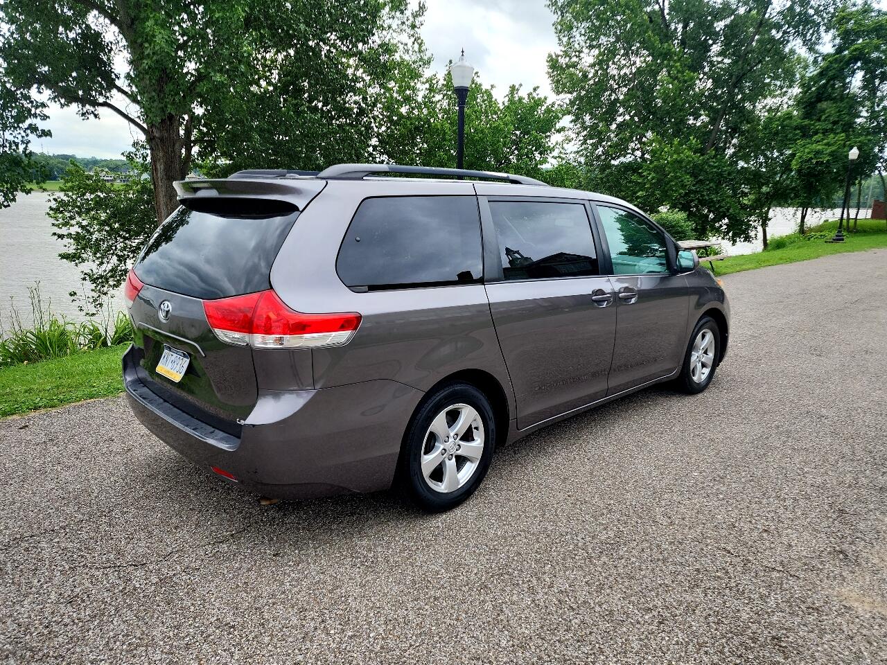 Toyota Sienna LE FWD 8-Passenger V6 2014