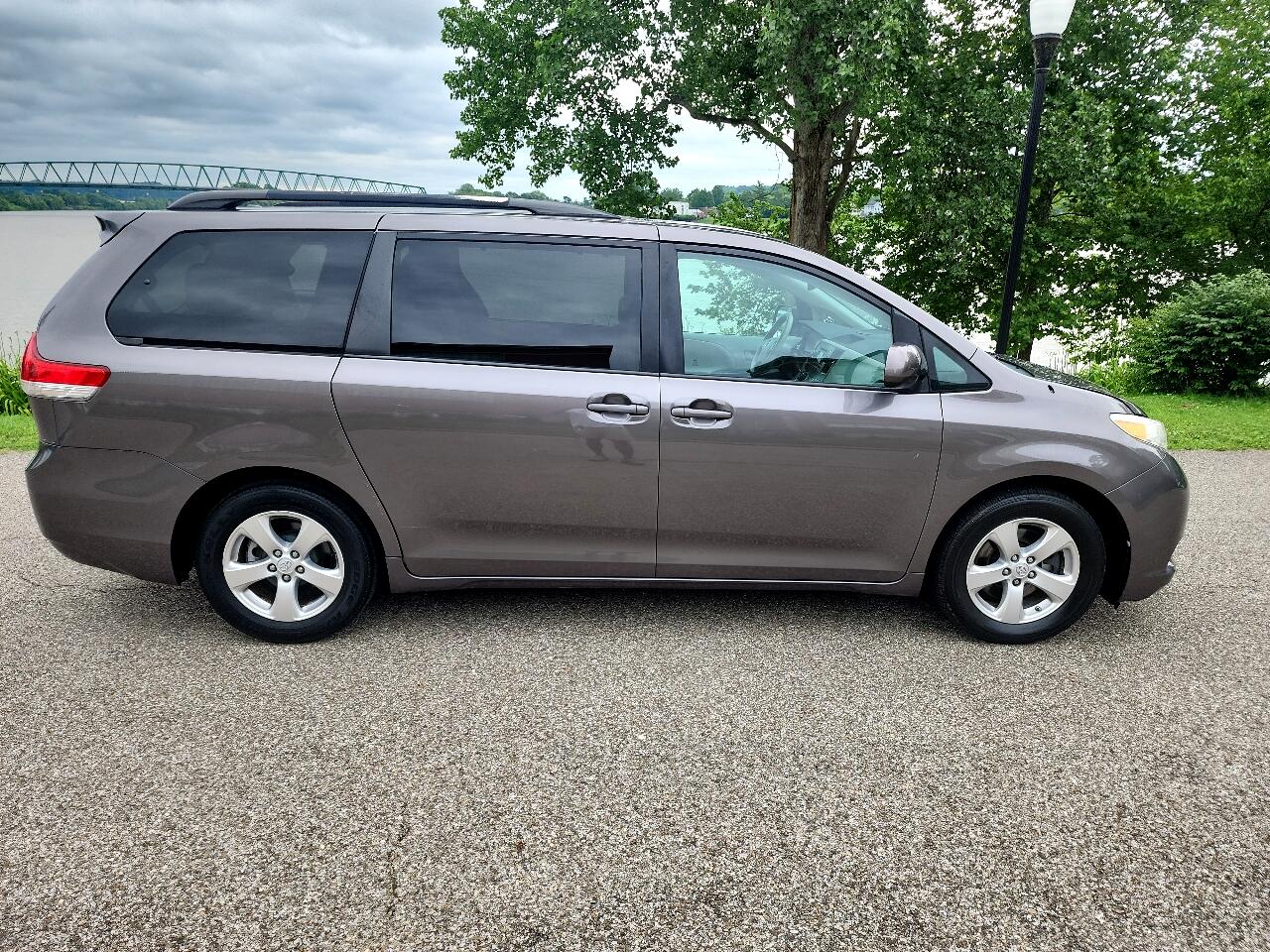 Toyota Sienna LE FWD 8-Passenger V6 2014