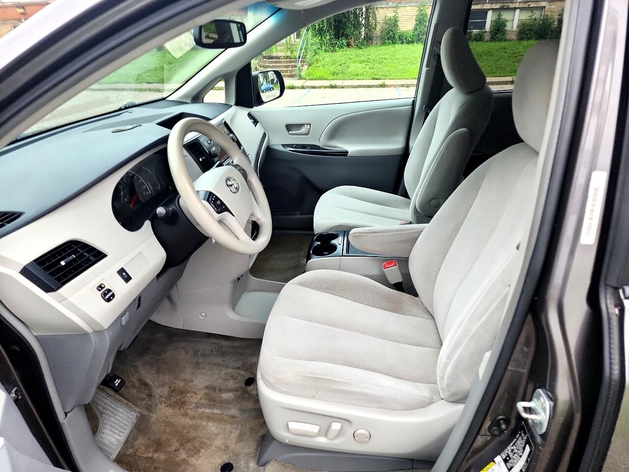 Toyota Sienna LE FWD 8-Passenger V6 2014