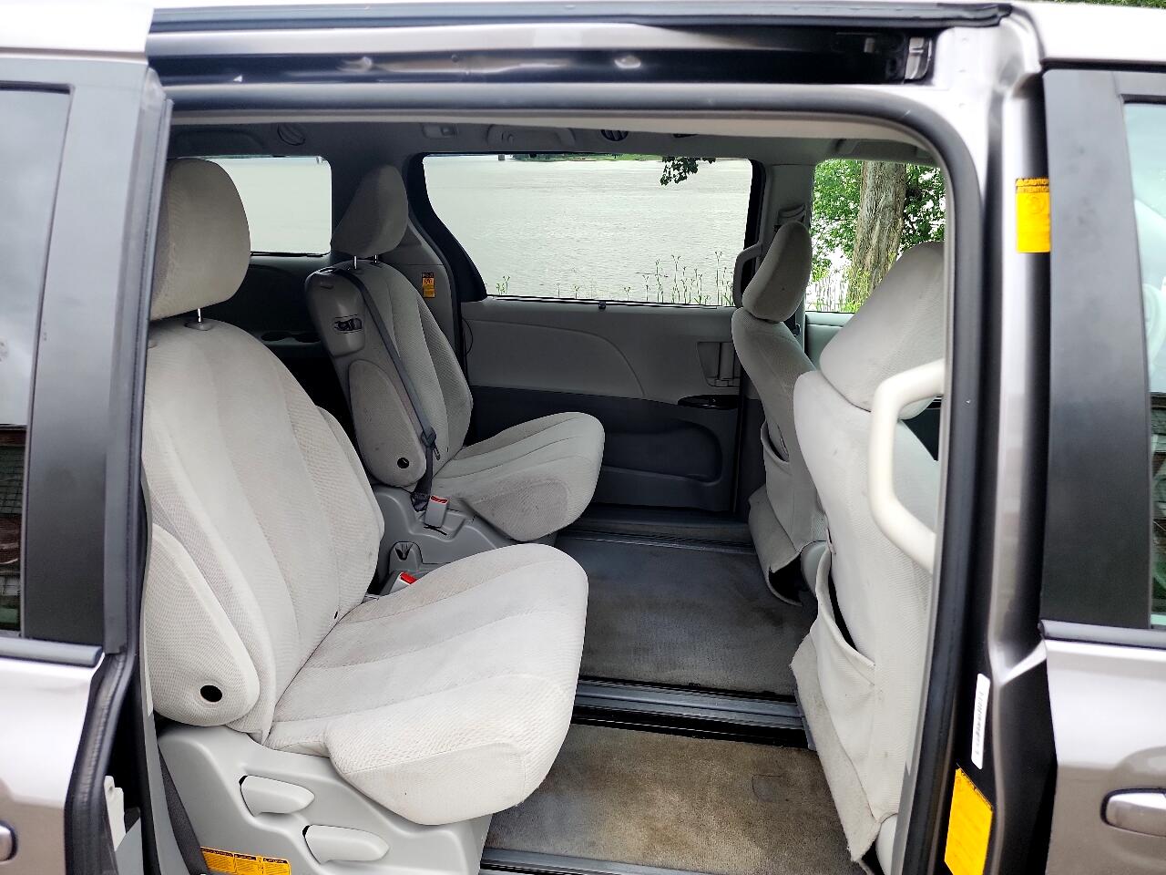 Toyota Sienna LE FWD 8-Passenger V6 2014