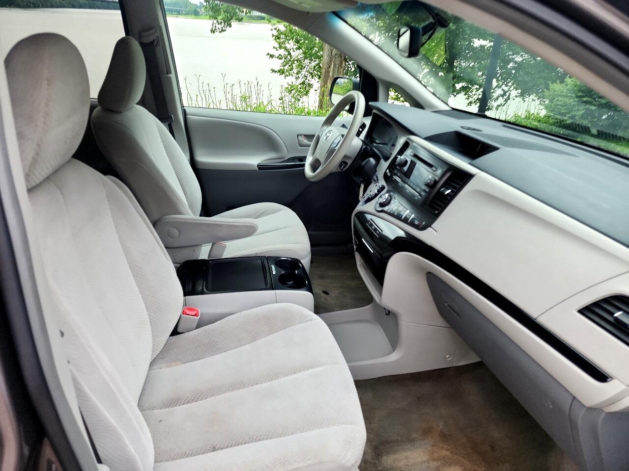 Toyota Sienna LE FWD 8-Passenger V6 2014