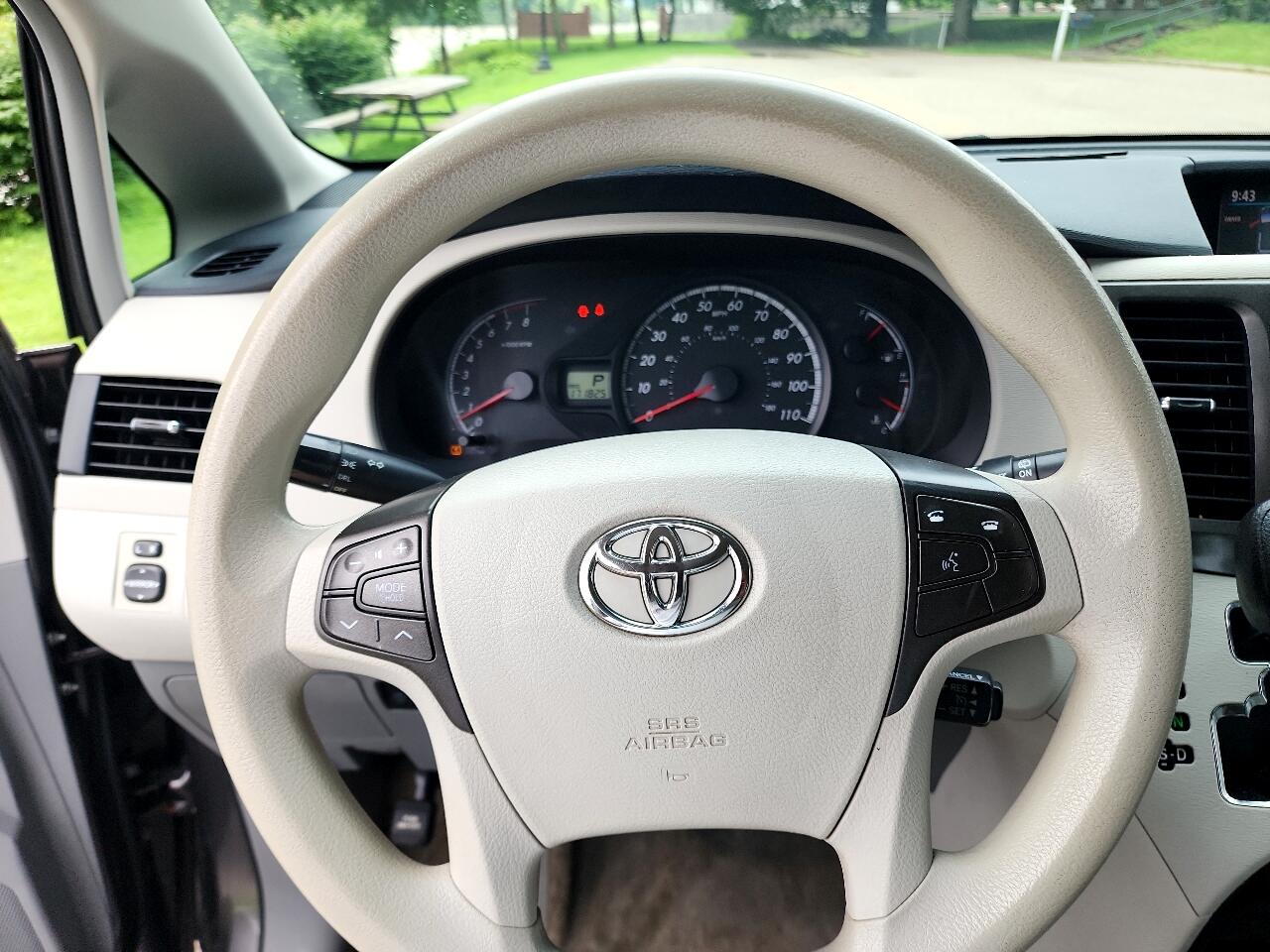 Toyota Sienna LE FWD 8-Passenger V6 2014