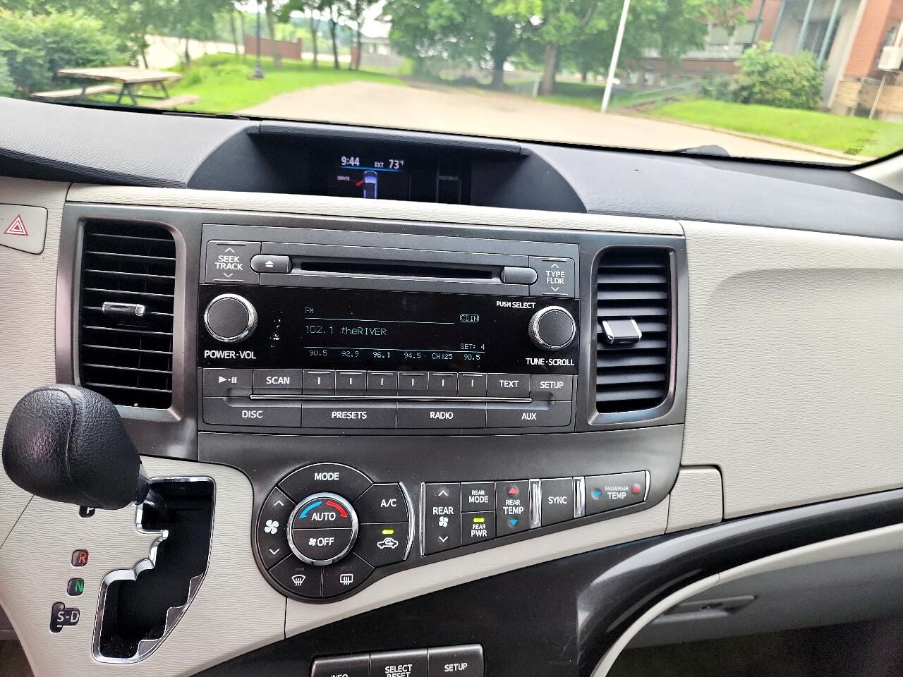 Toyota Sienna LE FWD 8-Passenger V6 2014