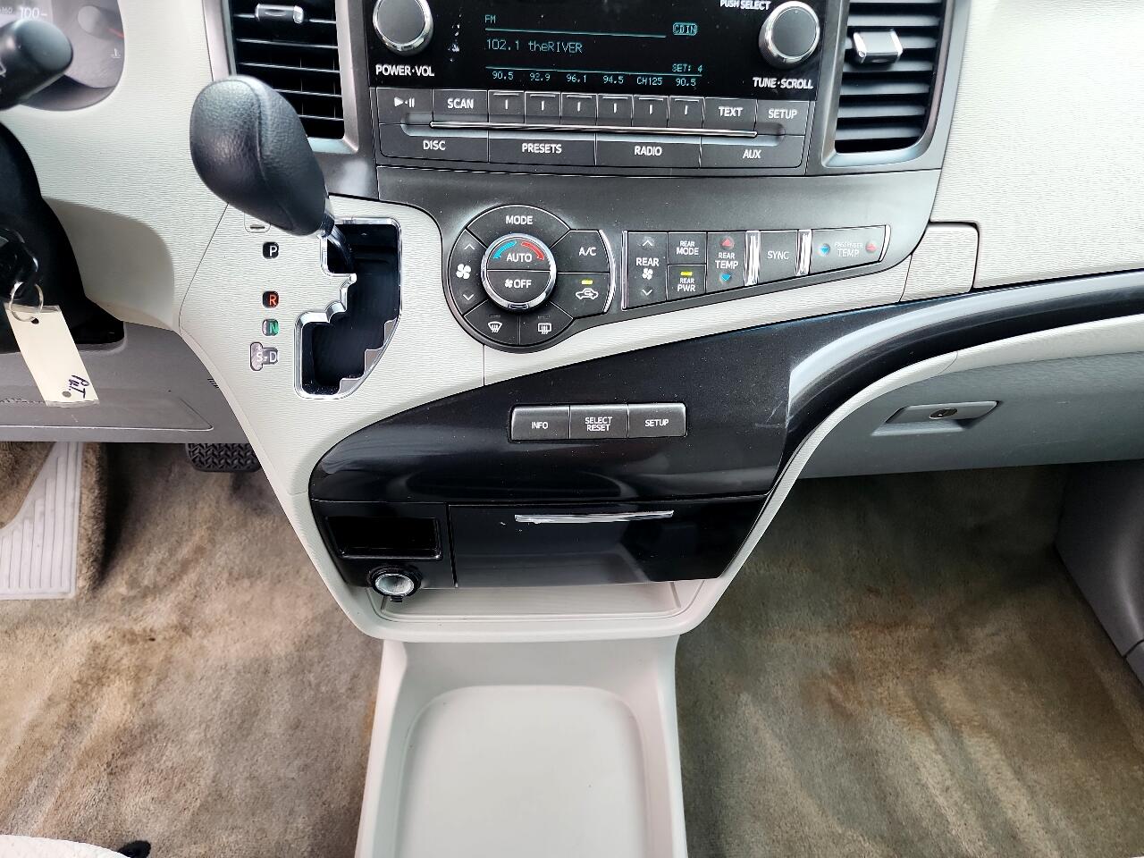 Toyota Sienna LE FWD 8-Passenger V6 2014