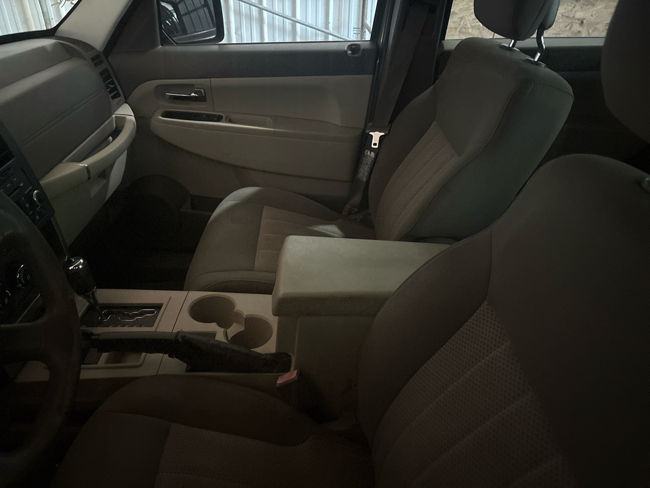 2010 Jeep Liberty Sport photo 2