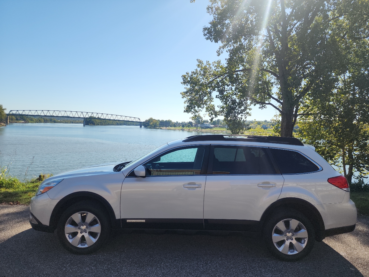 2012 Subaru Outback 2.5i Premium photo 2