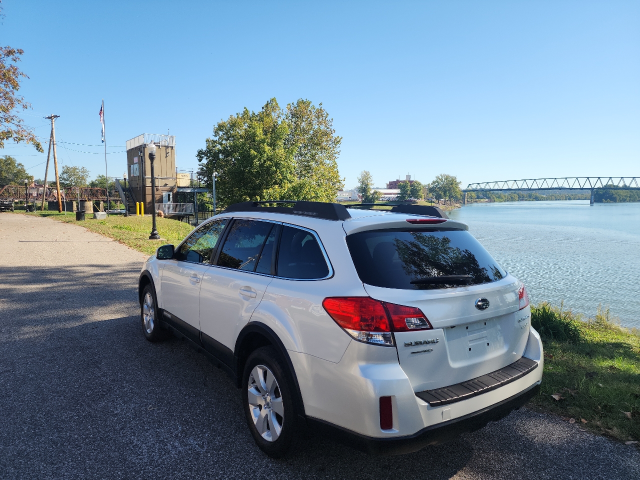 2012 Subaru Outback 2.5i Premium photo 3
