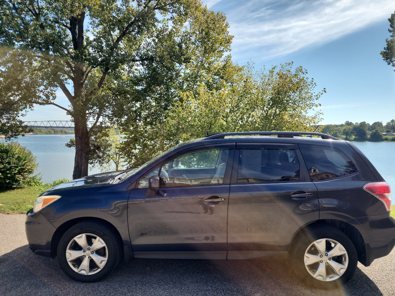 2014 Subaru Forester 2.5i Premium photo 2