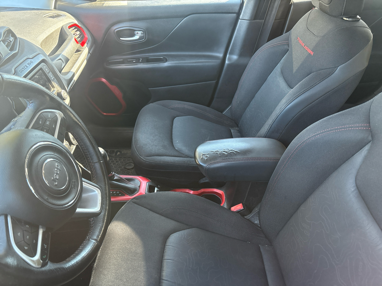 2016 Jeep Renegade Trailhawk photo 2