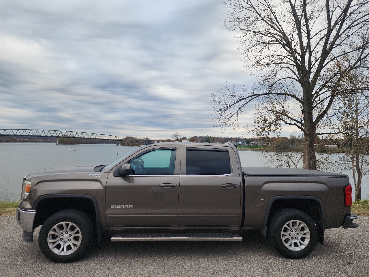 2015 Gmc Sierra 1500 SLE photo 2