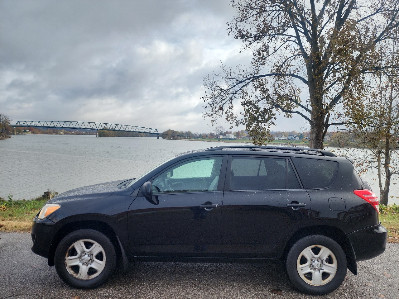 2011 Toyota RAV4 Base photo 2