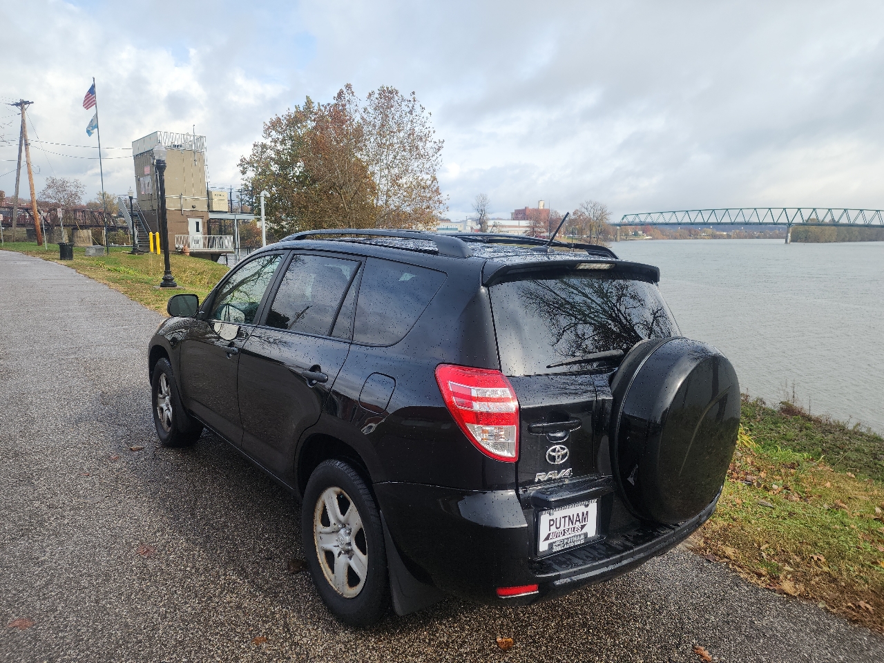 2011 Toyota RAV4 Base photo 3