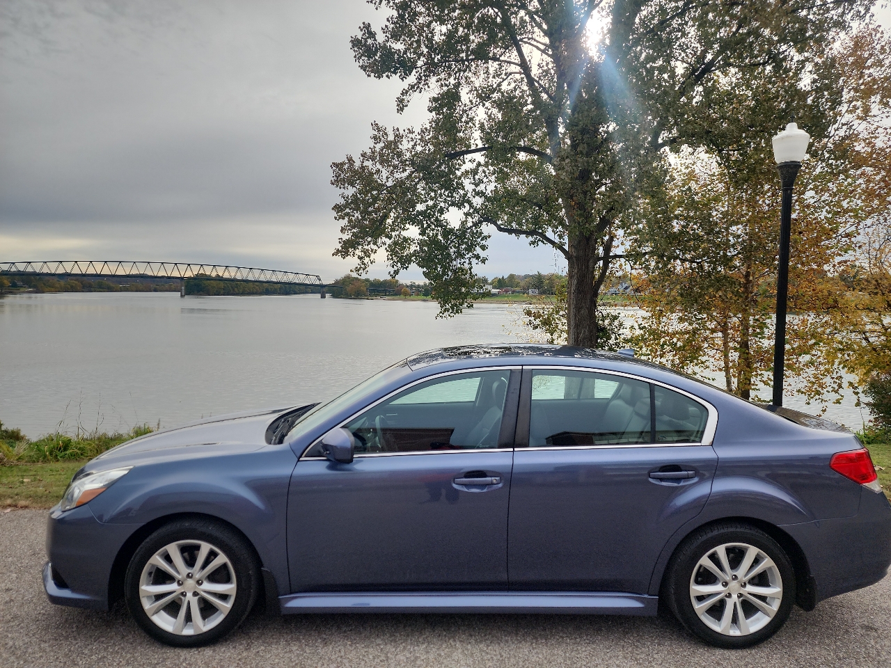 Subaru Legacy 2.5i Limited 2013