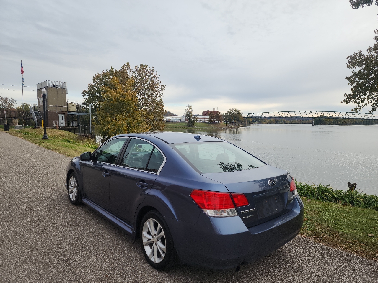 Subaru Legacy 2.5i Limited 2013