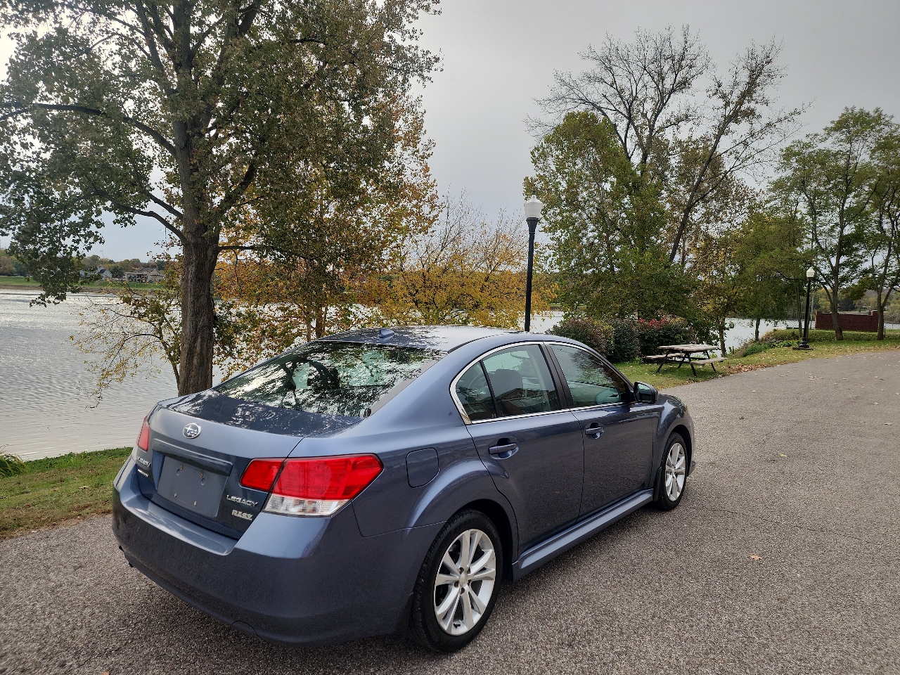Subaru Legacy 2.5i Limited 2013