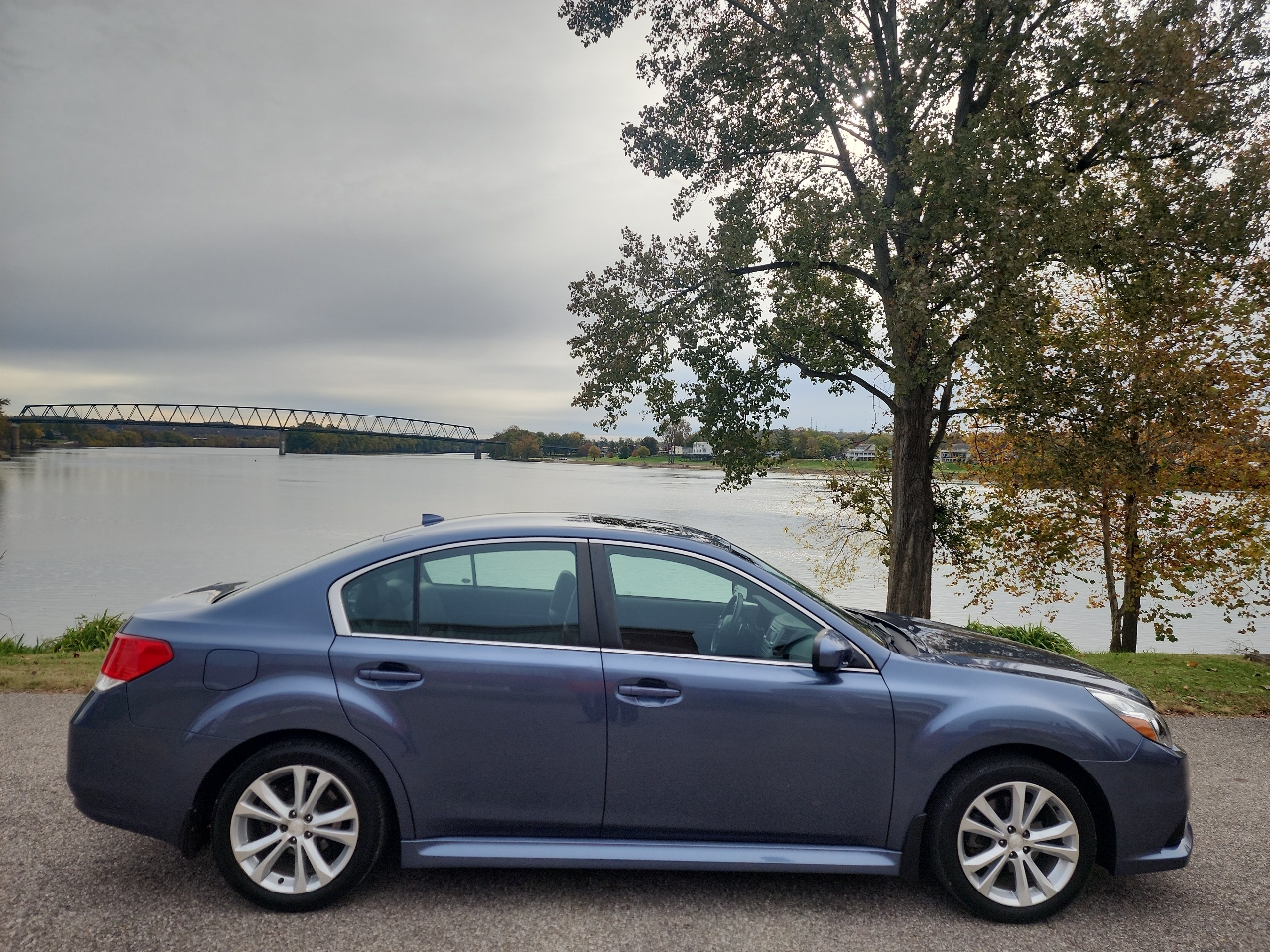 Subaru Legacy 2.5i Limited 2013