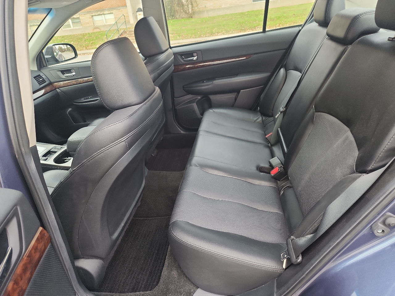 Subaru Legacy 2.5i Limited 2013