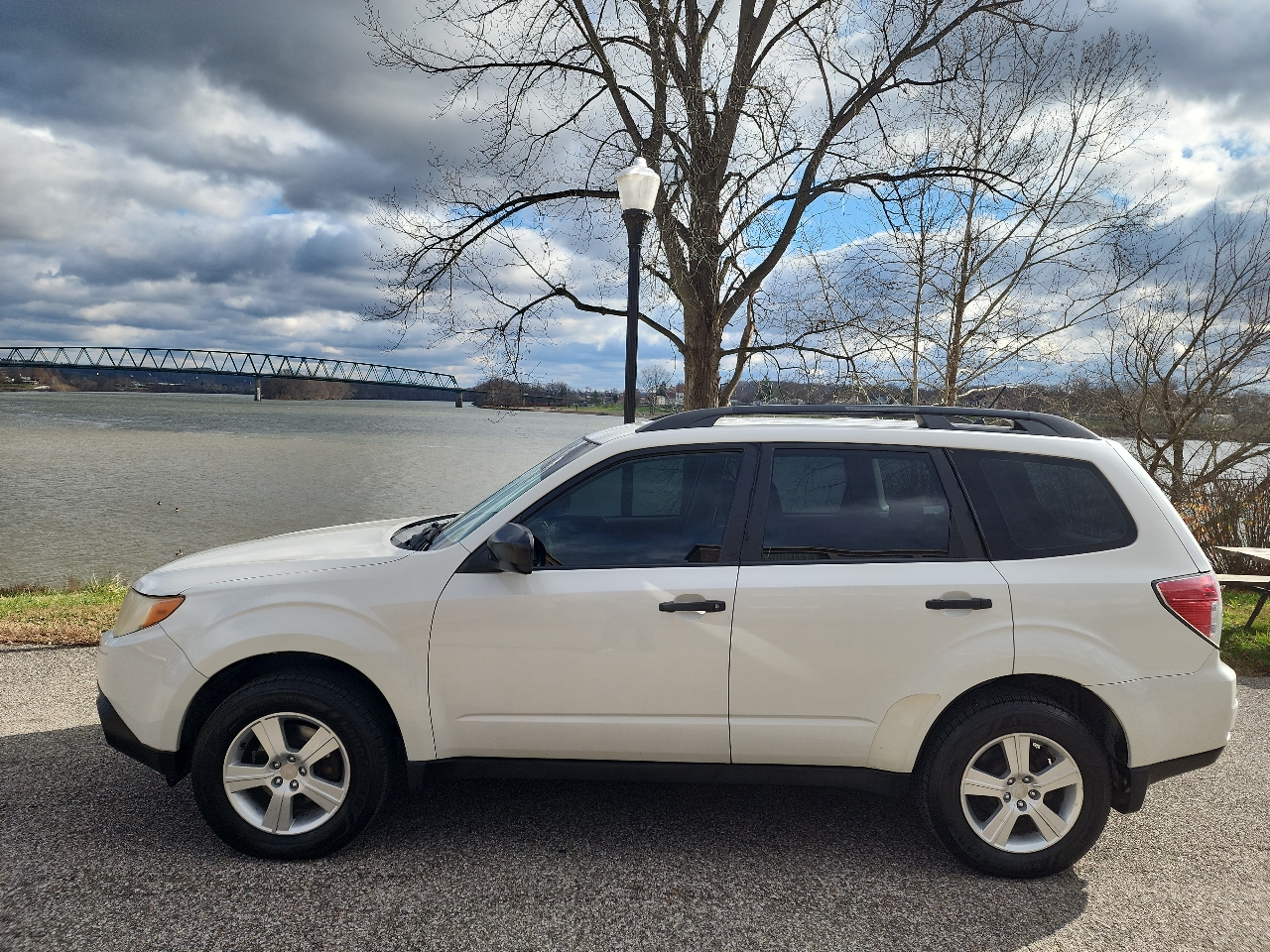 2010 Subaru Forester 2.5X photo 2