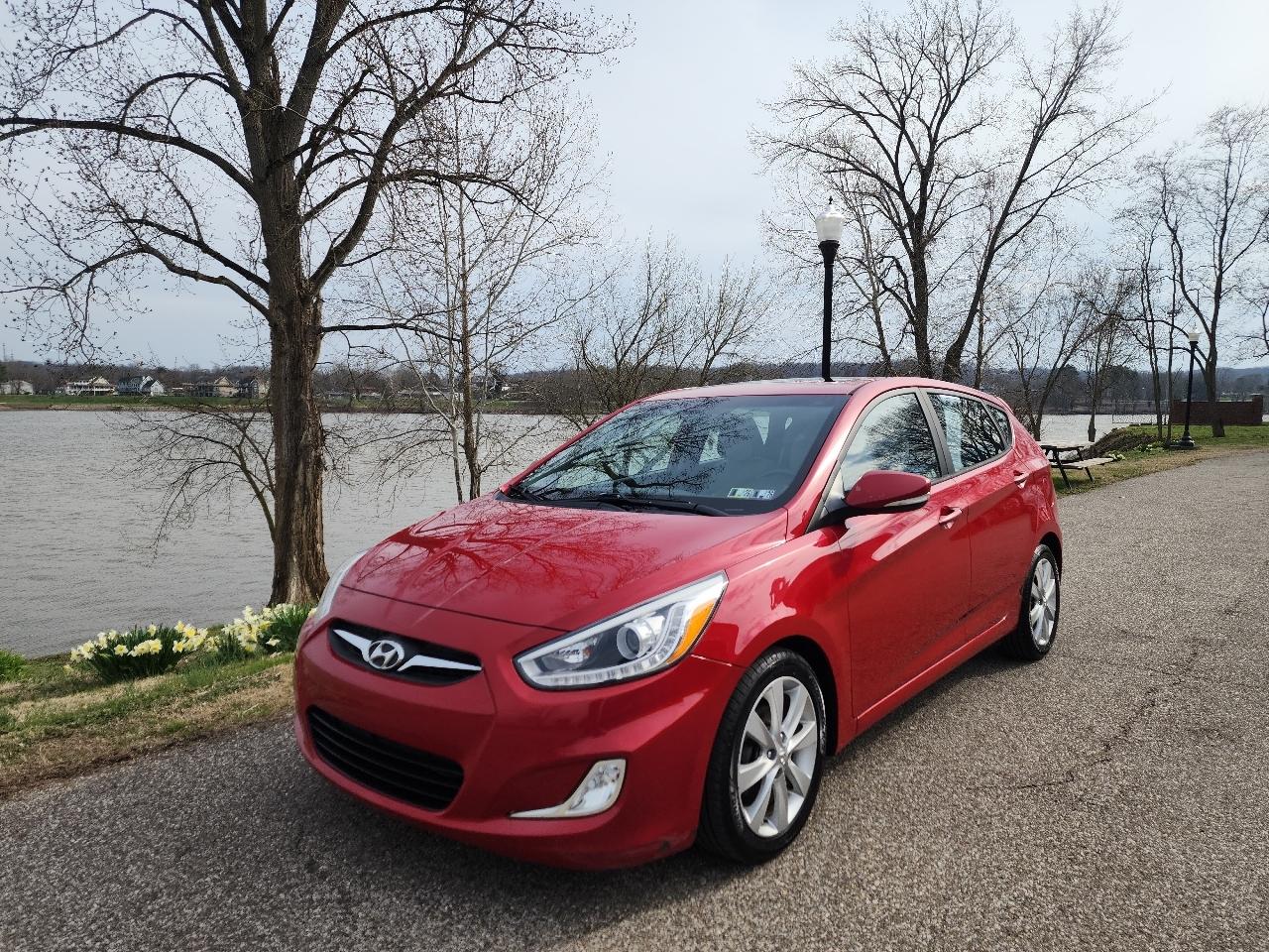 2014 Hyundai Accent SE 5-Door