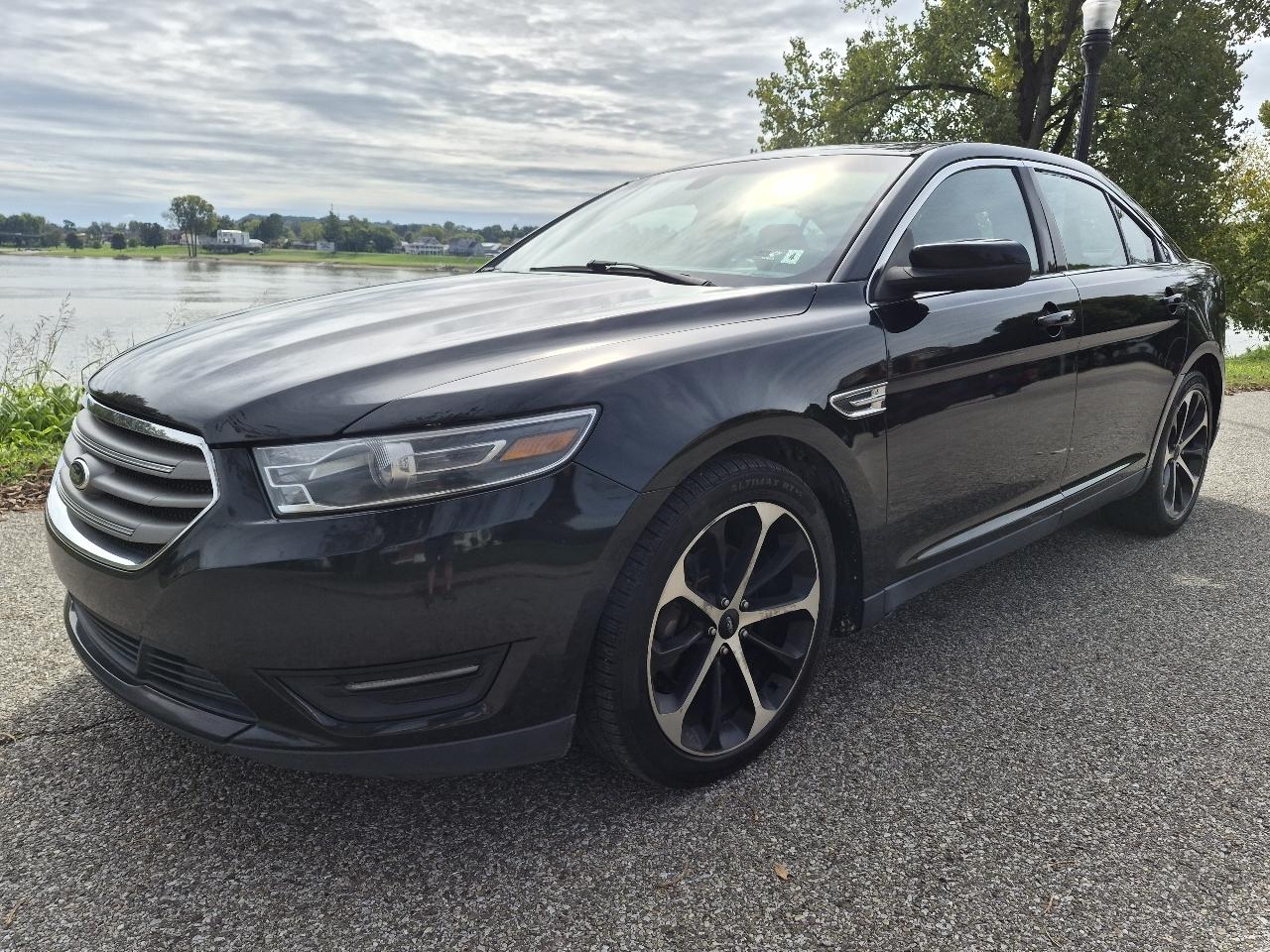 2015 Ford Taurus SEL FWD