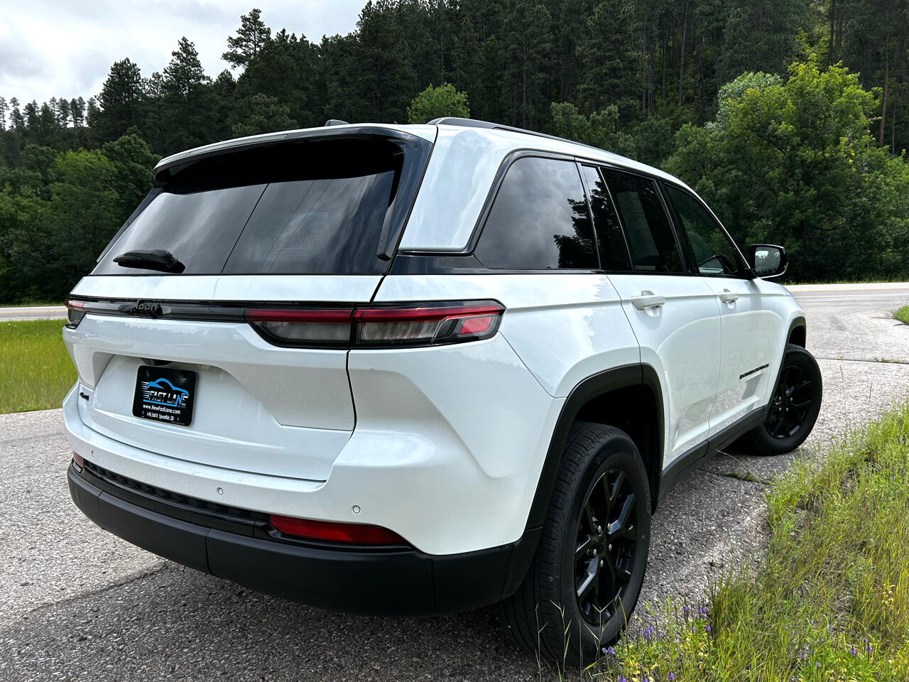 Jeep Grand Cherokee 4WD 4dr Altitude 2024 Jeep Grand Cherokee 4WD 4dr Altitude 2024