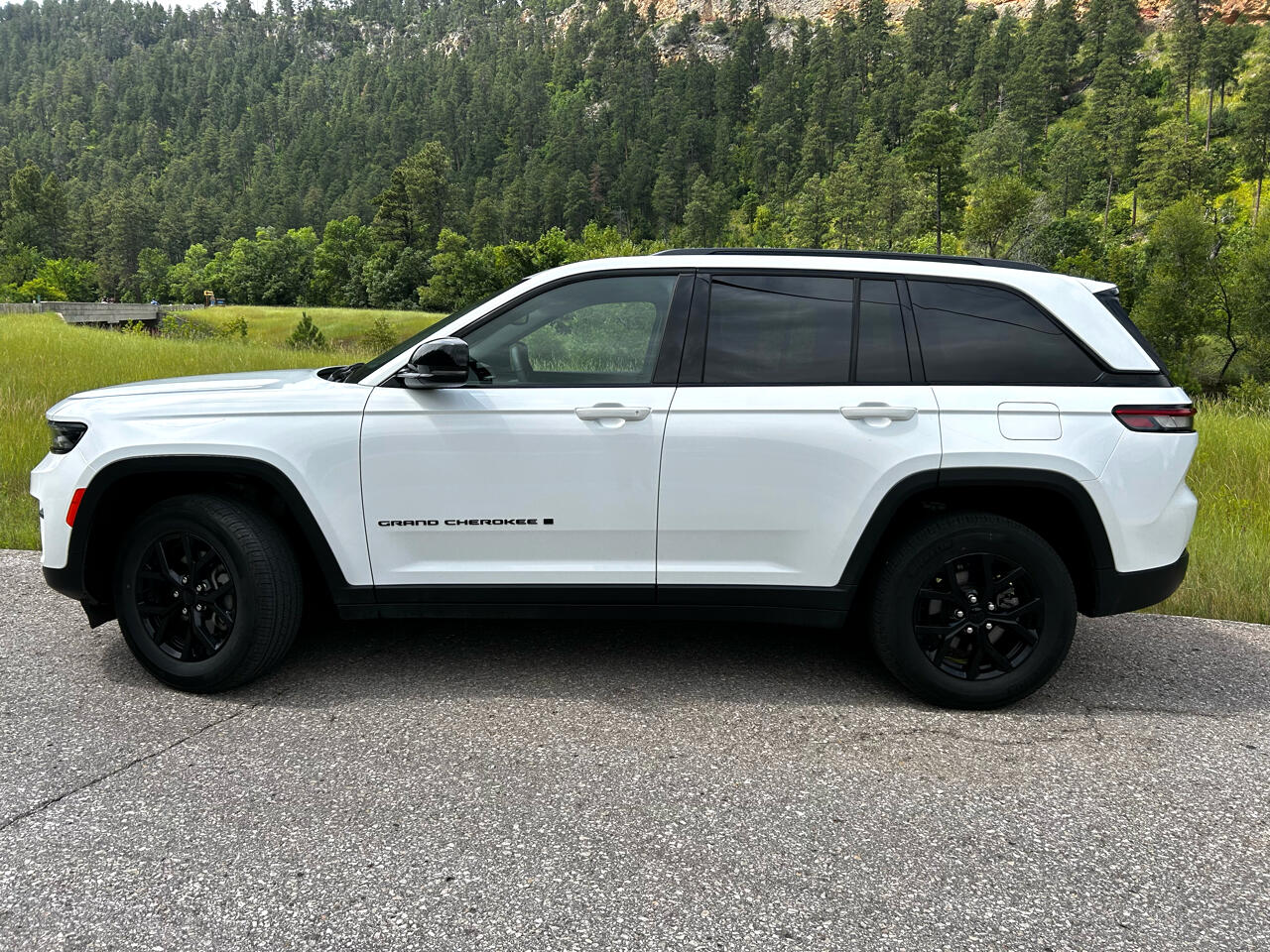 Jeep Grand Cherokee 4WD 4dr Altitude 2024 Jeep Grand Cherokee 4WD 4dr Altitude 2024