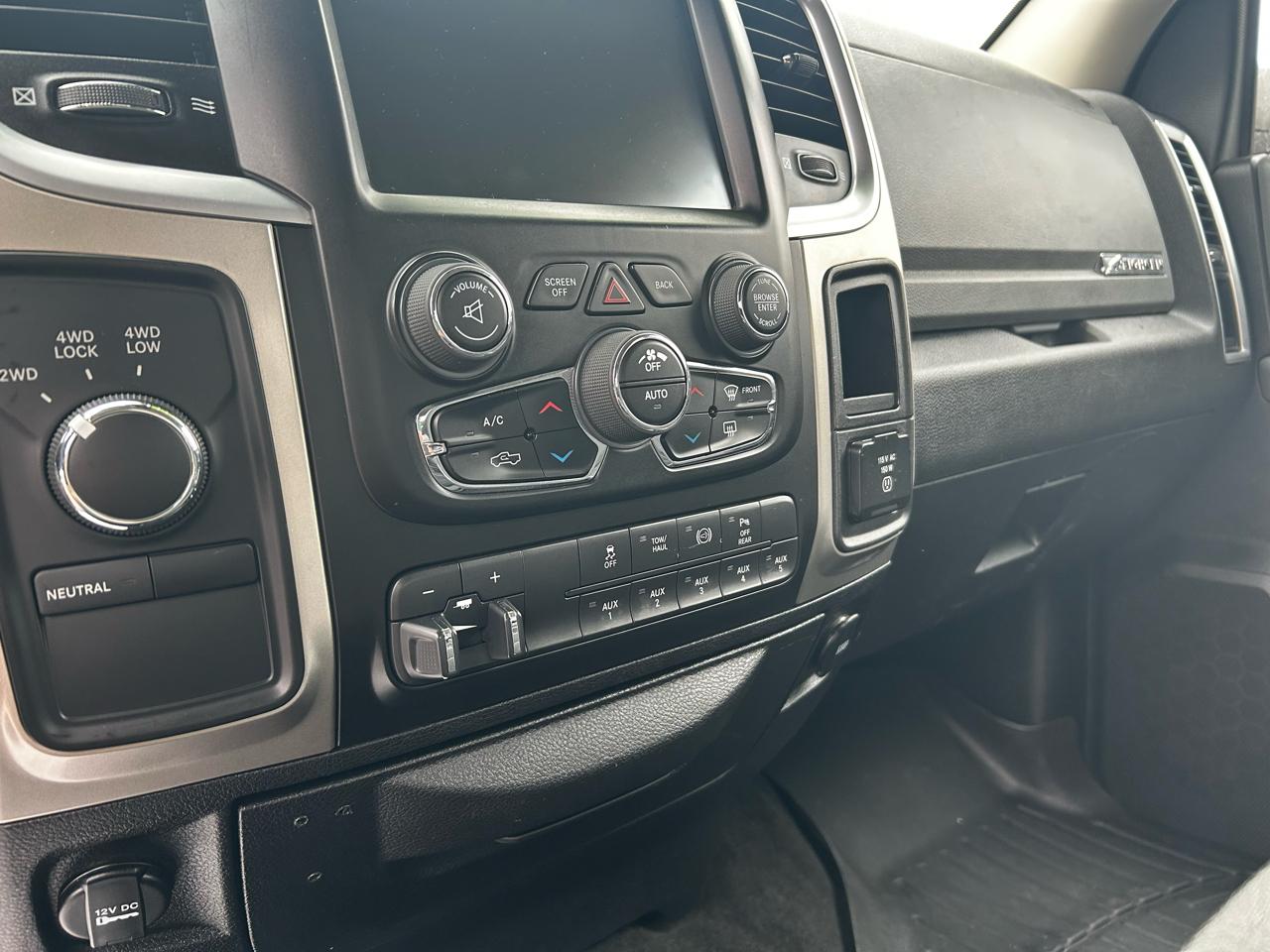 RAM 2500 Big Horn 4x4 Crew Cab 8' Box 2016