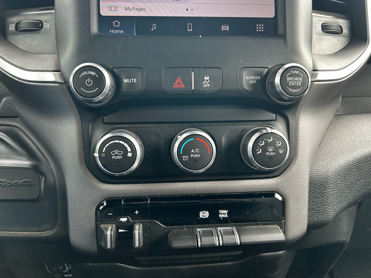 RAM 3500 Big Horn Crew Cab LWB 4WD DRW 2022