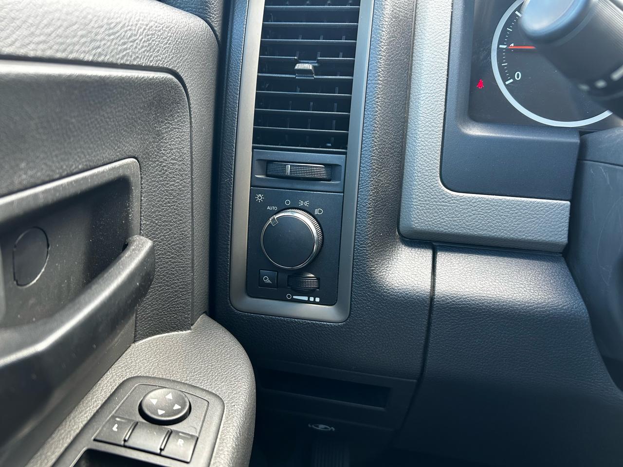 RAM 1500 SLT Quad Cab 4WD 2011