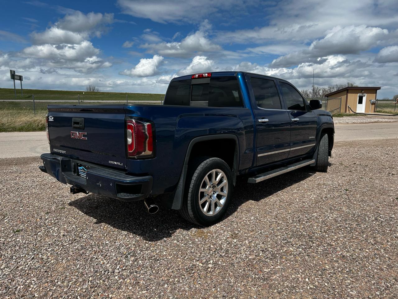 GMC Sierra 1500 Denali Crew Cab Long Box 4WD 2016