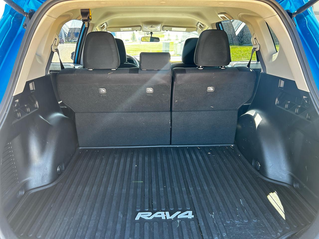 Toyota RAV4 LE AWD 2016