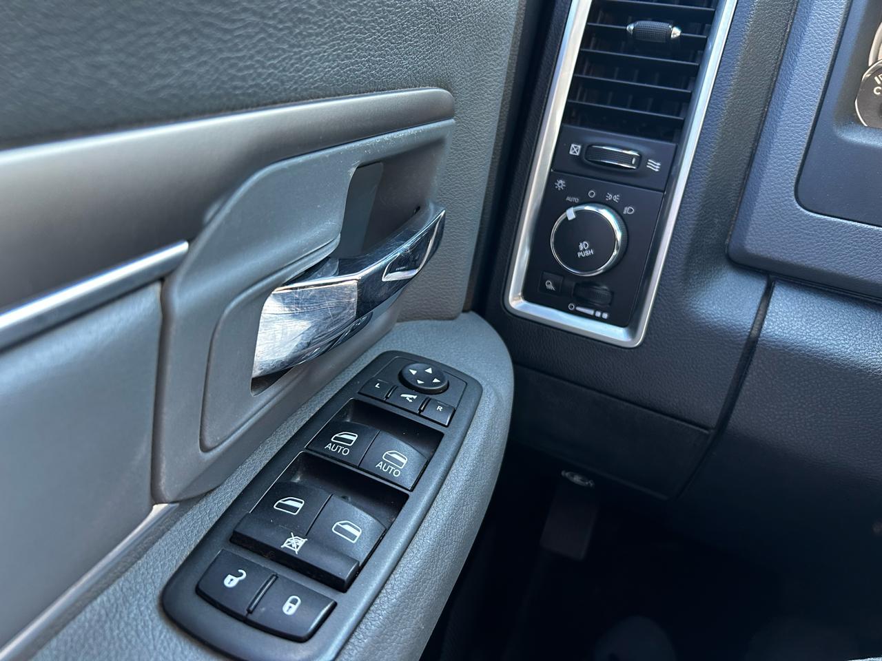 RAM 1500 SLT Crew Cab SWB 4WD 2014