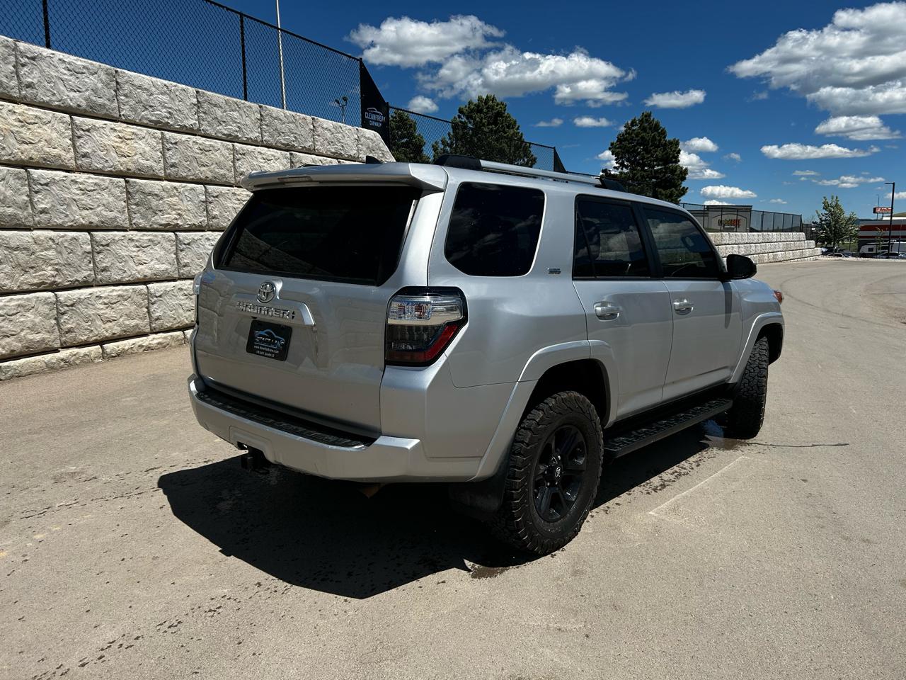 Toyota 4Runner SR5 4WD 2021
