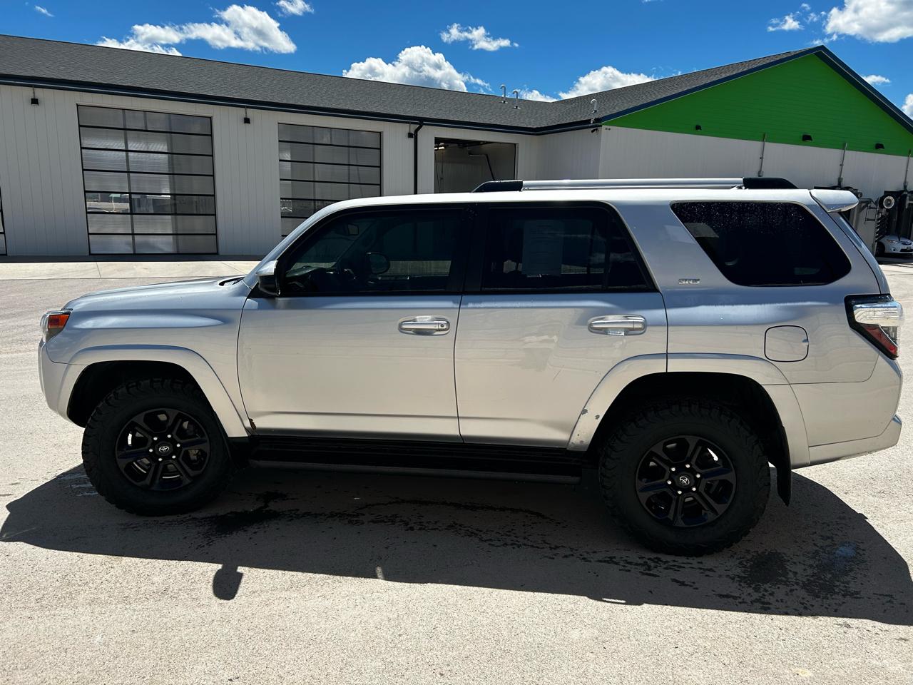 Toyota 4Runner SR5 4WD 2021