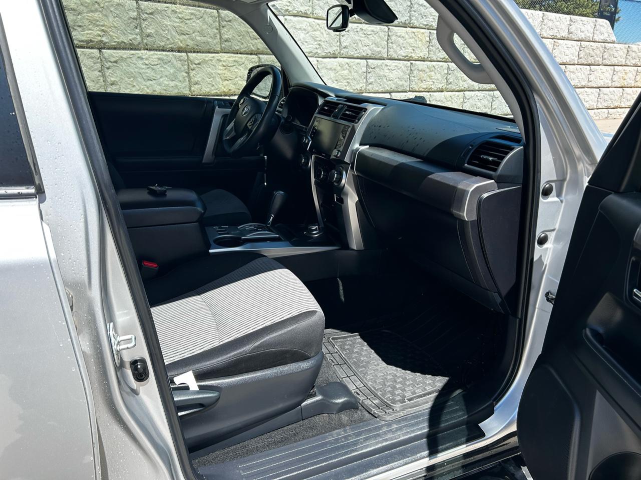 Toyota 4Runner SR5 4WD 2021