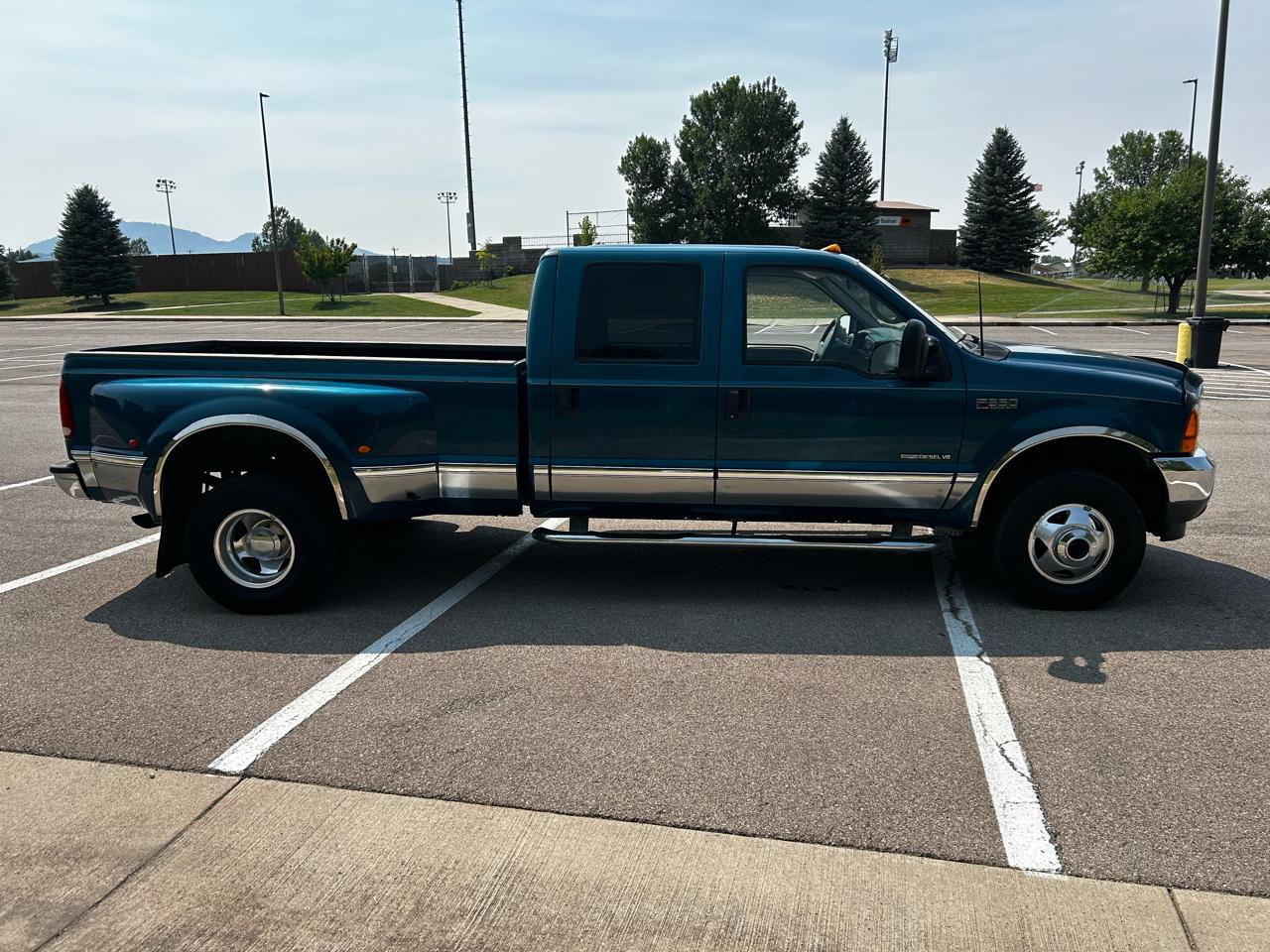 Ford F-350 SD Lariat Crew Cab Long Bed 4WD DRW 2001