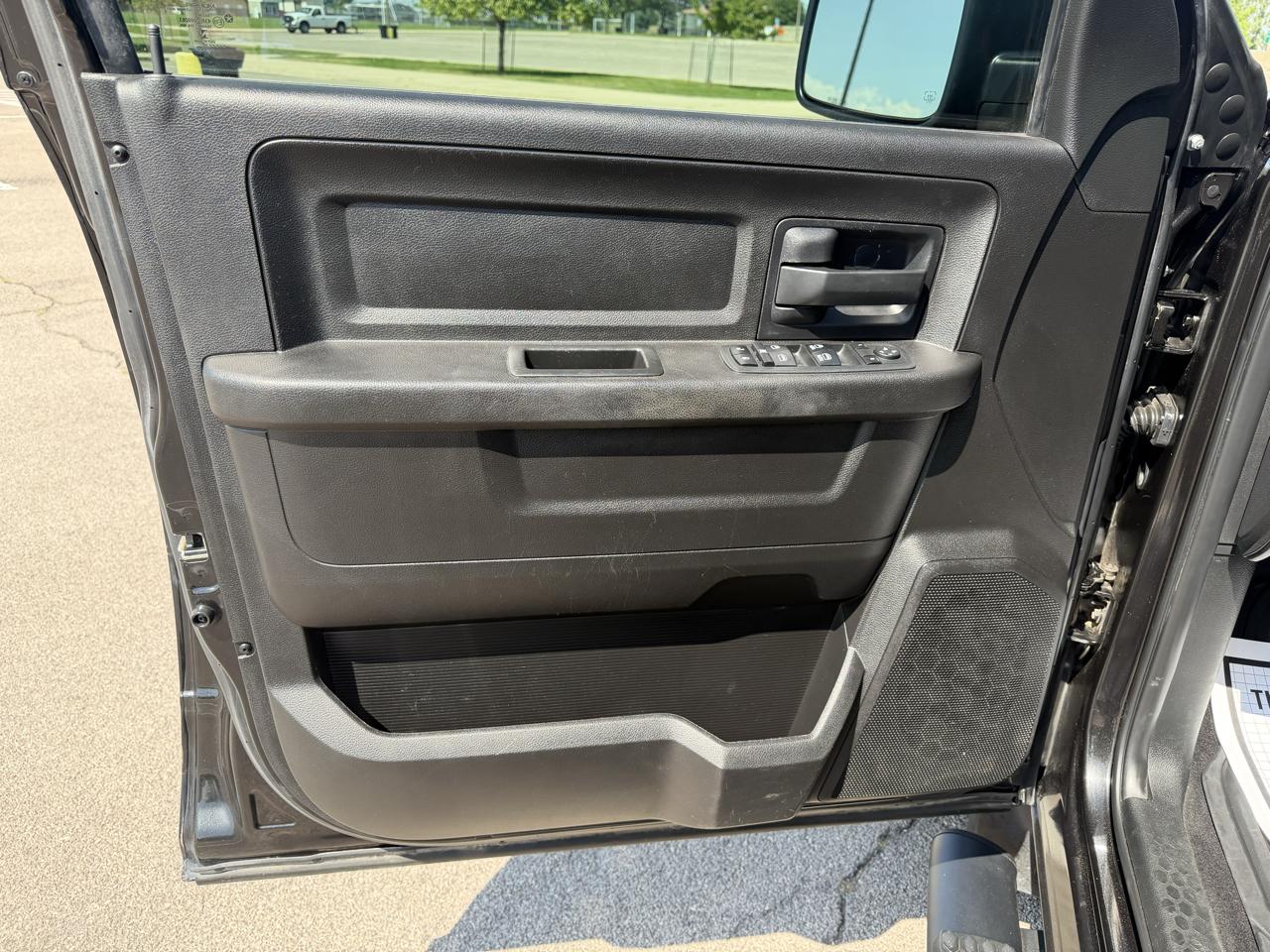 RAM 1500 Tradesman Crew Cab SWB 4WD 2018
