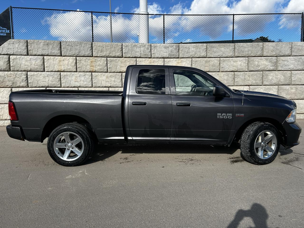 RAM 1500 Tradesman Quad Cab 4WD 2017