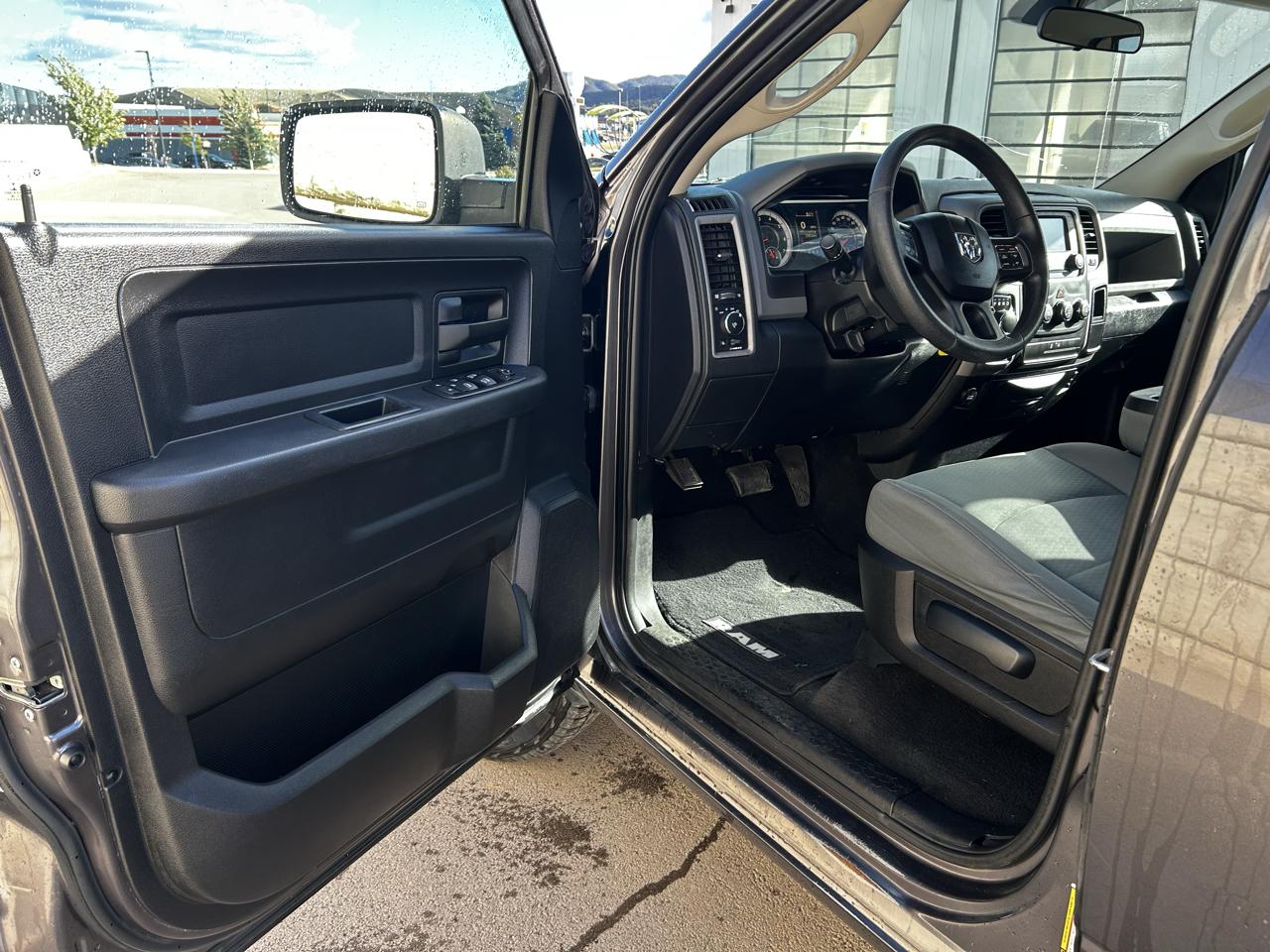 RAM 1500 Tradesman Quad Cab 4WD 2017