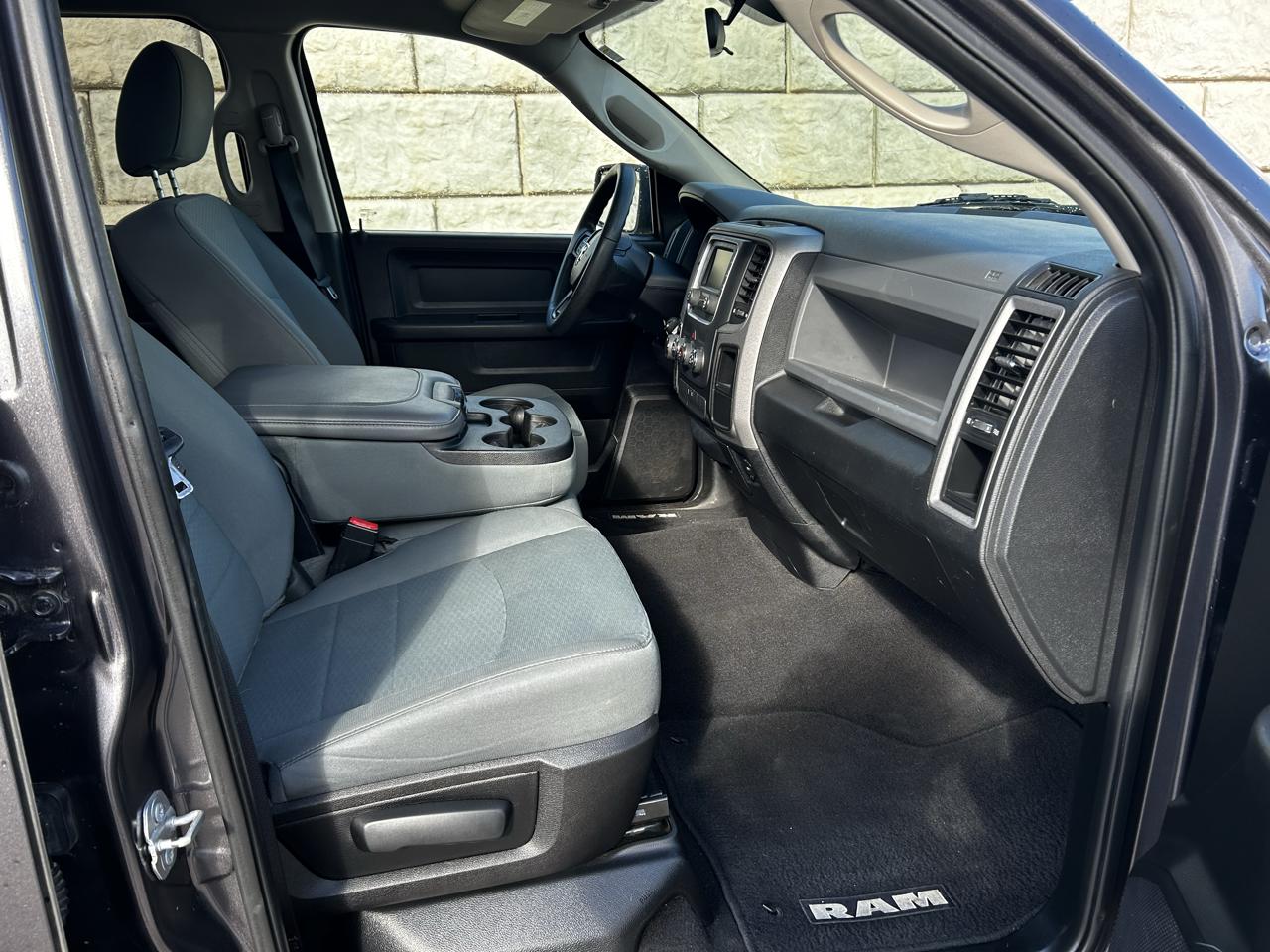 RAM 1500 Tradesman Quad Cab 4WD 2017