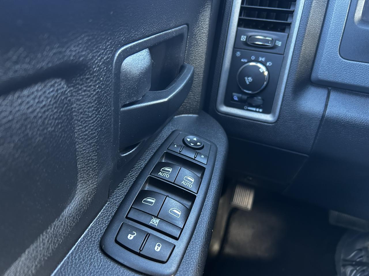 RAM 1500 Tradesman Quad Cab 4WD 2017