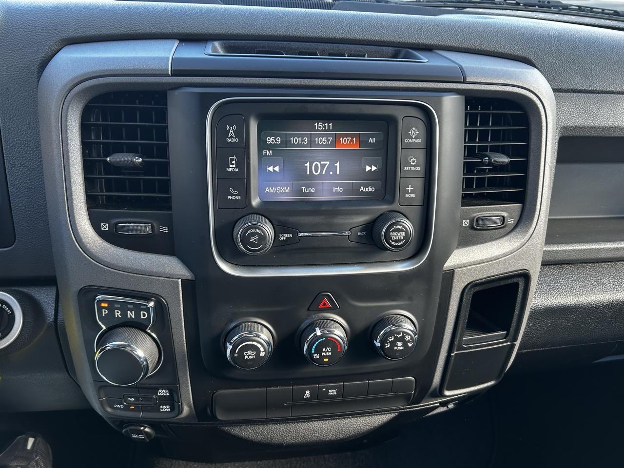 RAM 1500 Tradesman Quad Cab 4WD 2017