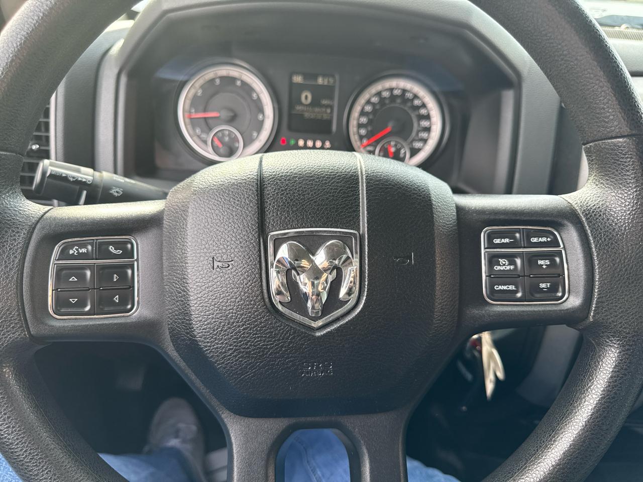 RAM 1500 Tradesman Quad Cab 4WD 2016