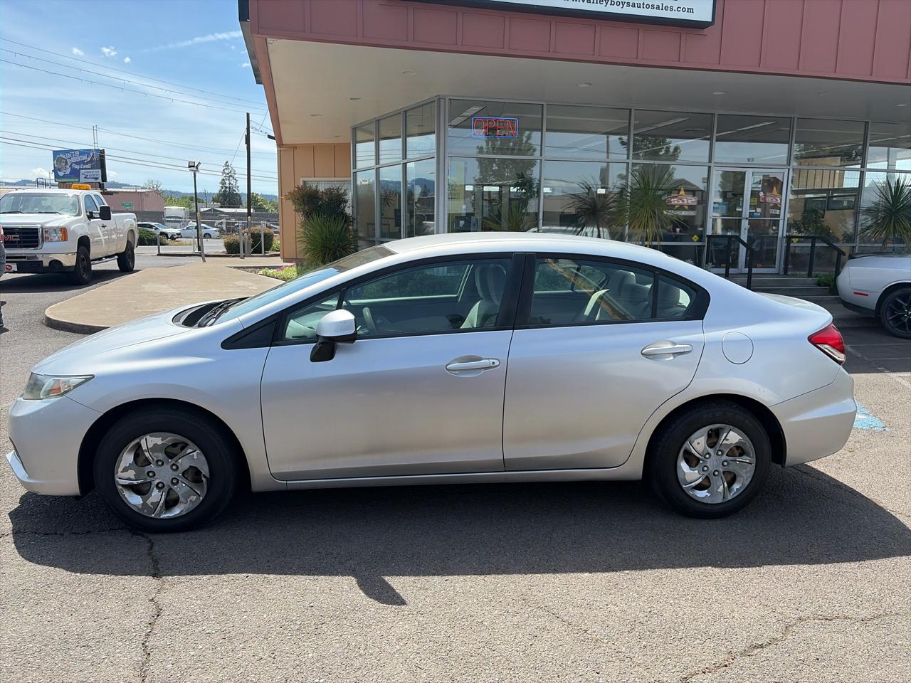 Honda Civic LX Sedan 5-Speed AT 2013
