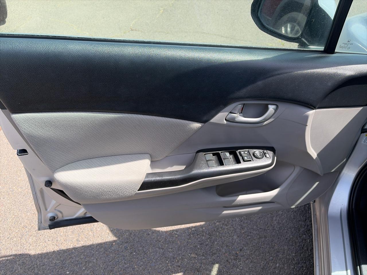 Honda Civic LX Sedan 5-Speed AT 2013
