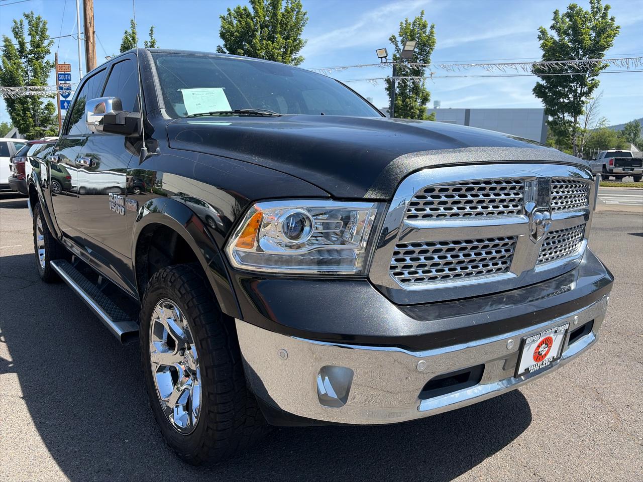 RAM 1500 Laramie Crew Cab SWB 4WD 2015