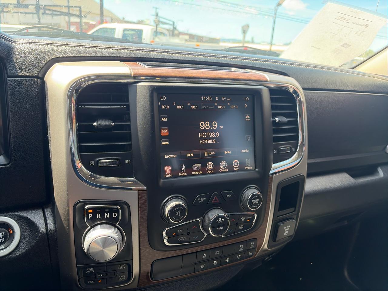 RAM 1500 Laramie Crew Cab SWB 4WD 2015