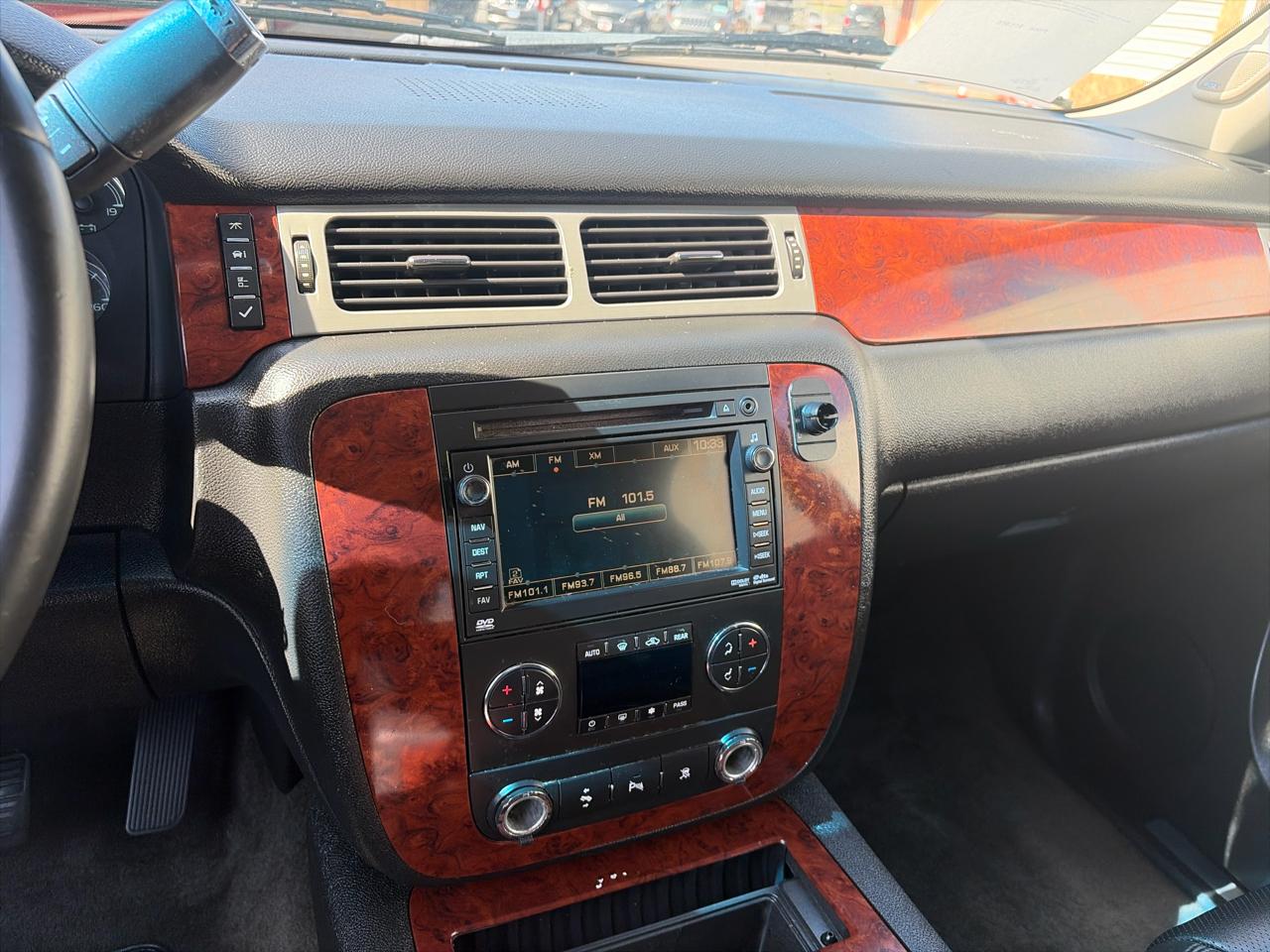 Chevrolet Tahoe LTZ 4WD 2011